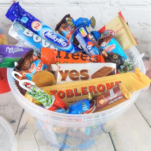 Méga seau de chocolats rétro des années 80 et 90 – Image 2