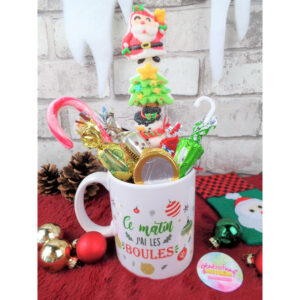 Mug Ce matin j'ai les boules rempli de friandises de Noël